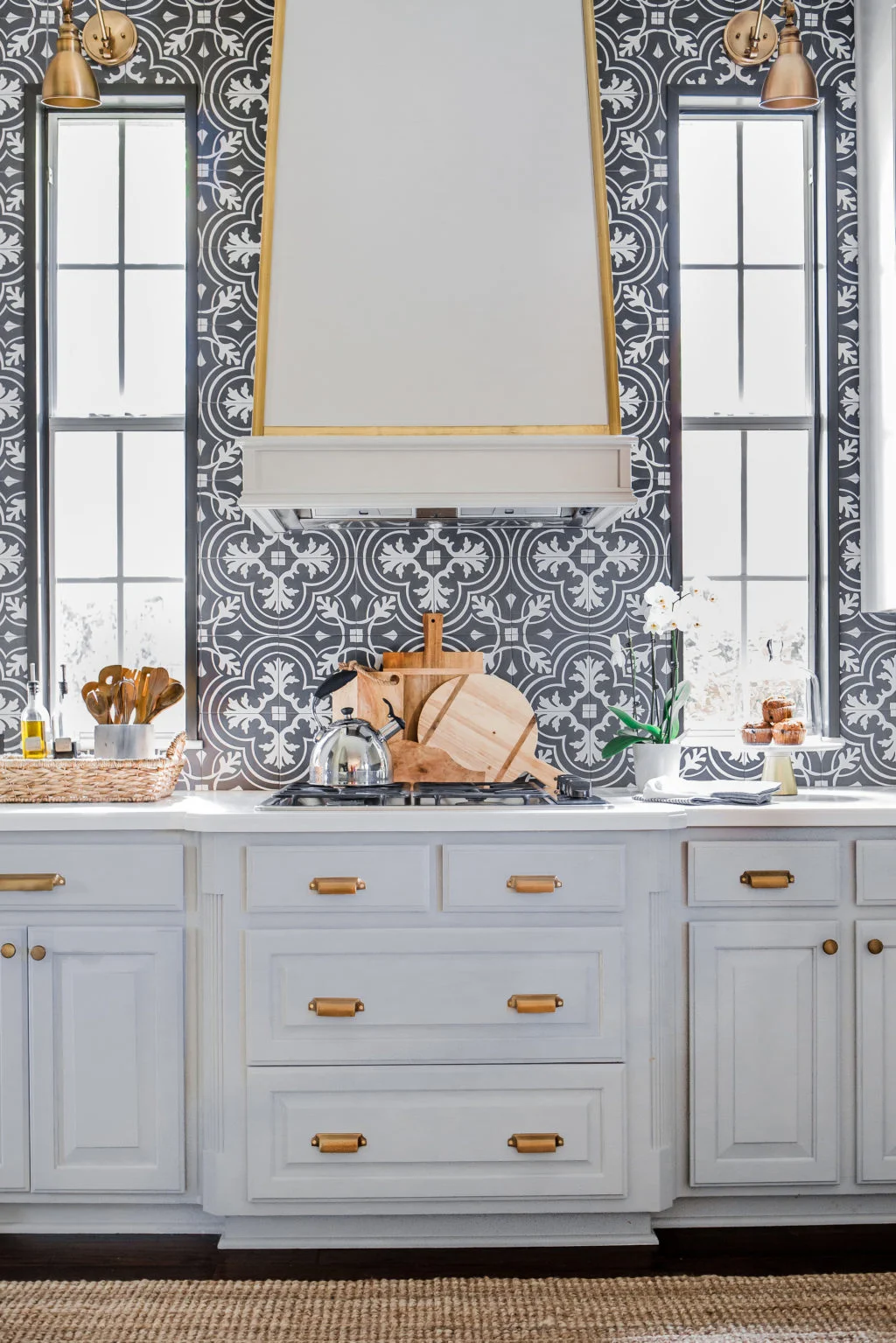 Blue kitchen backsplash